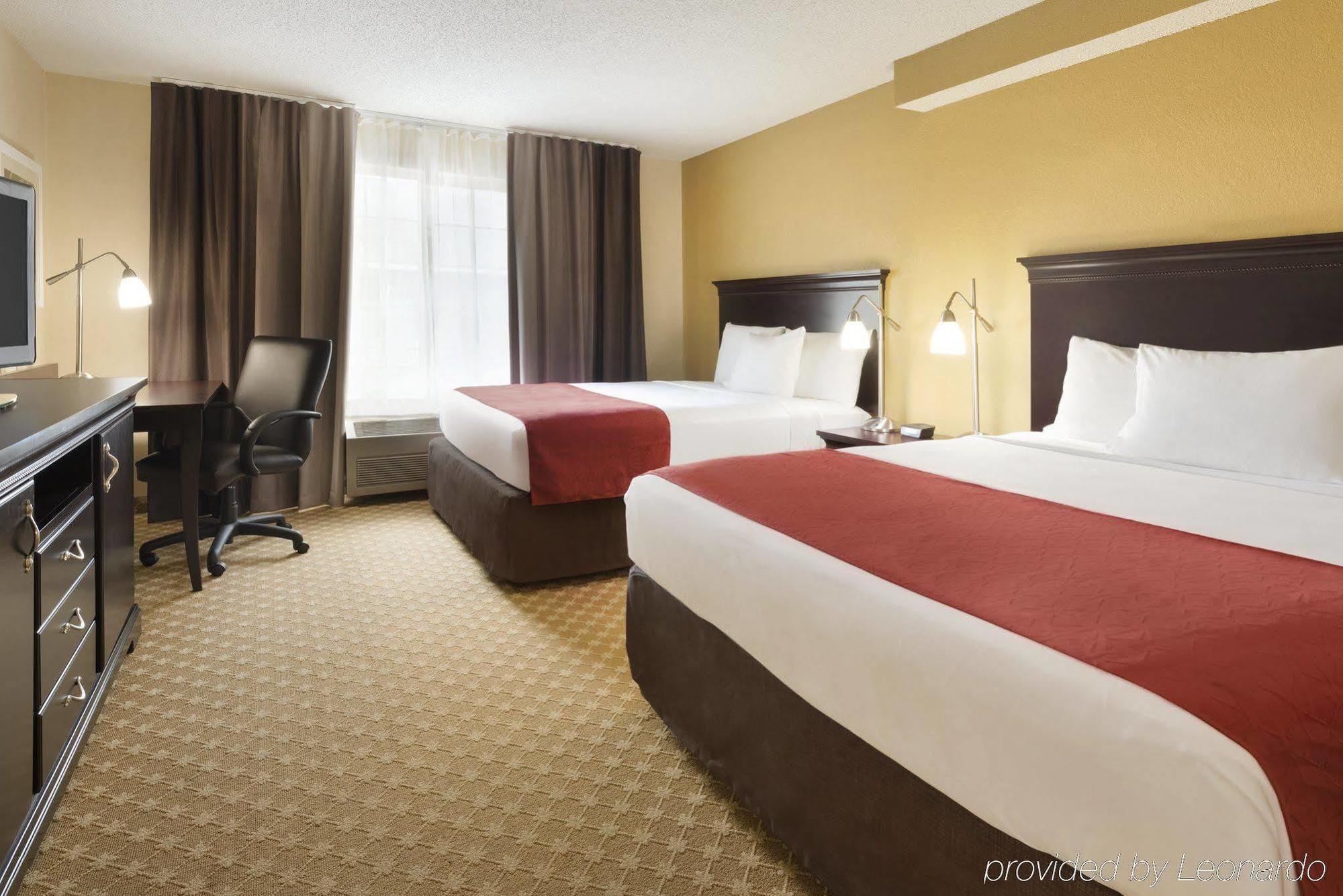 Quality Inn & Suites Alexandria Exterior photo