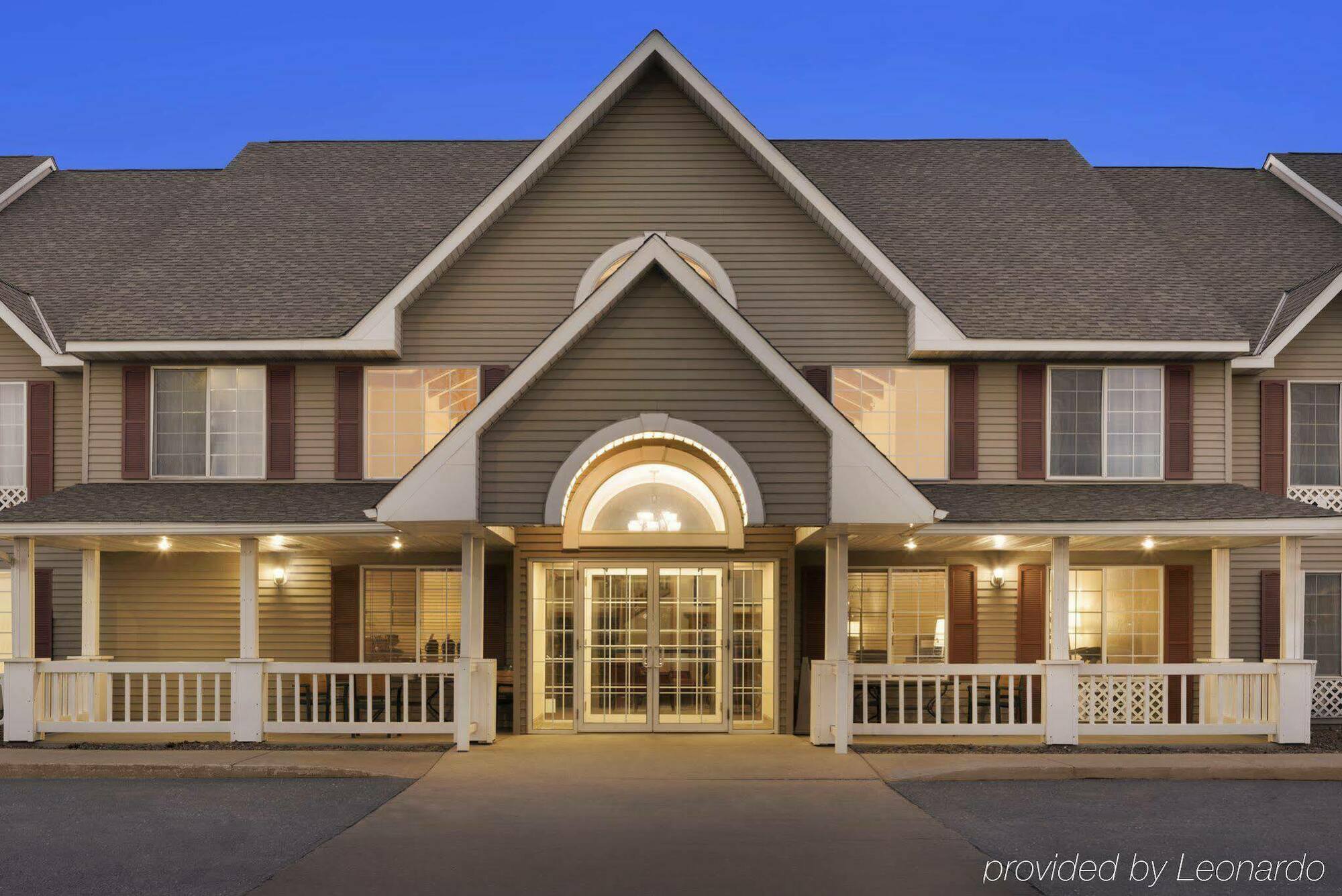Quality Inn & Suites Alexandria Exterior photo